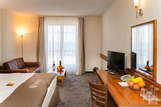 Отель Panorama Hotel Варна Двухместный номер с 1 кроватью и видом на море (для 2 взрослых и 1 ребенка)-4