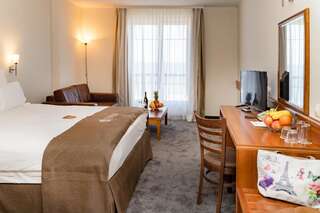 Отель Panorama Hotel Варна Двухместный номер с 1 кроватью и видом на море (для 2 взрослых и 1 ребенка)-5