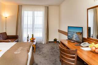 Отель Panorama Hotel Варна Стандартный двухместный номер с 1 кроватью и видом на море (для 2 взрослых)-4